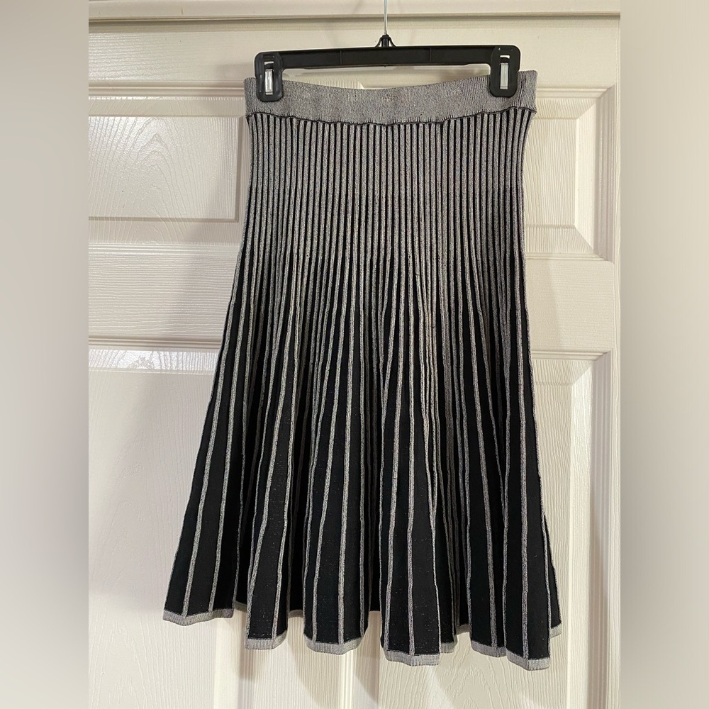 Catherine Malandrino‎ Elegant Black and Gray Pleated Skirt Size Small